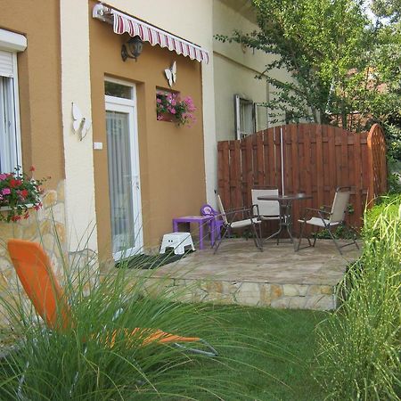 Kitti Apartman Balatonboglár Værelse billede