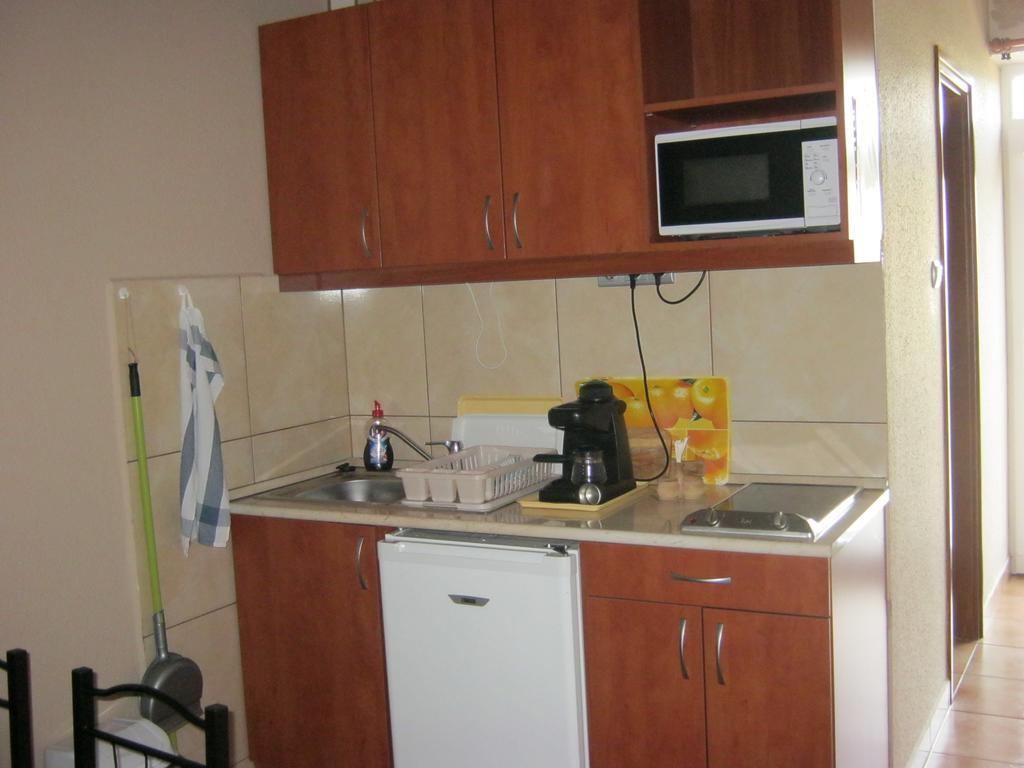 Kitti Apartman Balatonboglár Værelse billede